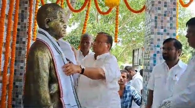 ସ୍ୱର୍ଗତ ସୁରେଶ ଚନ୍ଦ୍ର ରାଉତଙ୍କ ପୂର୍ଣ୍ଣାୟବ ପ୍ରତିମୂର୍ତ୍ତି ଉନ୍ମୋଚନ ଓ ସଭା ଅନୁଷ୍ଠିତ
