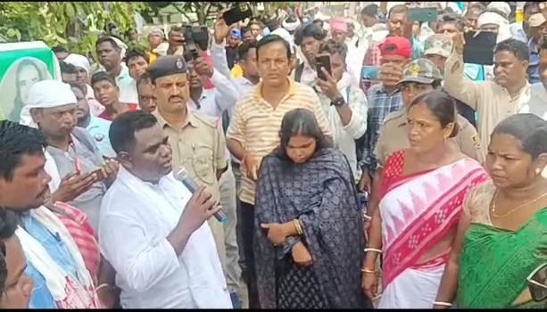 ହୋ ସମାଜ ସମନ୍ବୟ ସମିତି ତରଫରୁ ବିଭିନ୍ନ ଦାବି ନେଇ ତିରିଂ ବ୍ଳକ ସମ୍ମୁଖରେ ପ୍ରତିବାଦ ସଭା