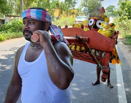 ପାଲିଙ୍କି ରେ ସ୍ୱ ମନ୍ଦିର ଫେରିଲେ ଶ୍ରୀ ଗୁରୁଦେବ