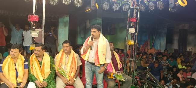 ଗୋବରାରେ ସାମାଜିକ ନାଟକ ଧନରେ ତୋତେ ଗେଲ କରିବାକୁ ମନ ମଞ୍ଚସ୍ଥ