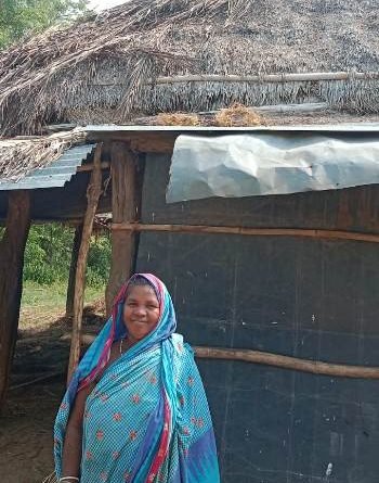 କୁଡ଼ିଆ ତଳେ ଆଦିବାସୀ ପରିବାର, କାହାପାଇଁ ଆବାସ ଯୋଜନା ?