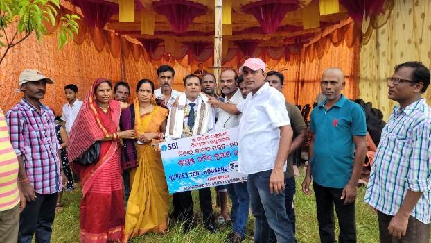 ବ୍ରାହ୍ମଣିକଳା ହାଇସ୍କୁଲର ପ୍ରଧାନ ଶିକ୍ଷକ ରବିନ୍ଦ୍ର ରାଉତଙ୍କୁ ଭବ୍ୟ ବିଦାୟ ସମ୍ବର୍ଦ୍ଧନା