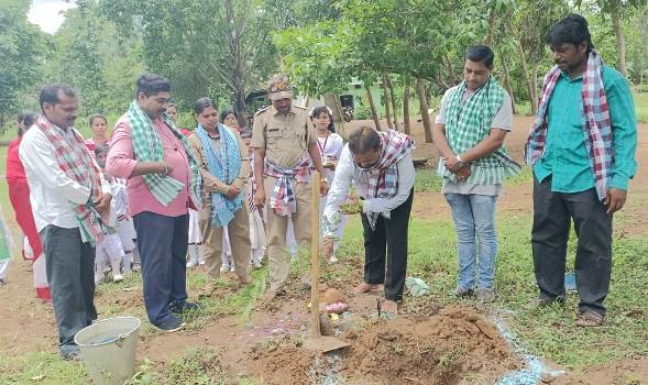 ବିଭିନ୍ନ ସ୍ଥାନରେ ଲାଗିଲା ୧୬୦୦ ରୁ ଉର୍ଦ୍ଧ୍ବ ଚାରା