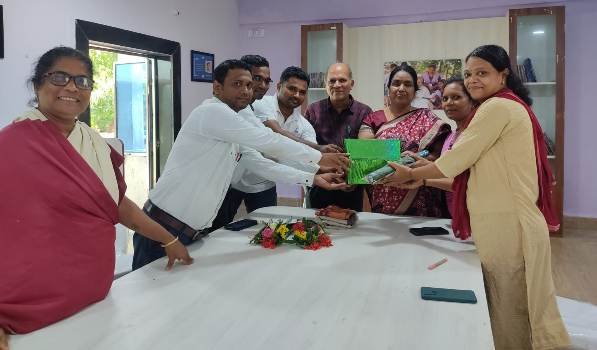 ଶିକ୍ଷୟିତ୍ରୀଙ୍କୁ ଅବସରକାଳୀନ ବିଦାୟ ସମ୍ବର୍ଦ୍ଧନା