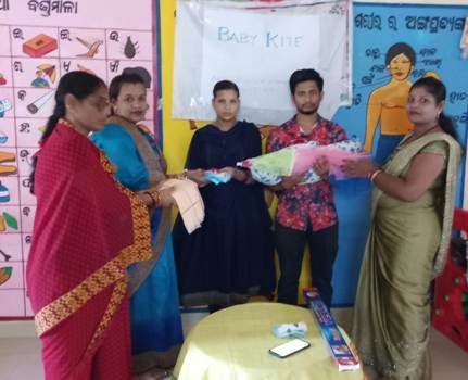 ଅଙ୍ଗନାବାଡି କେନ୍ଦ୍ରରେ ଜନ୍ମିତ ଶିଶୁକୁ କିଟ ପ୍ରଦାନ