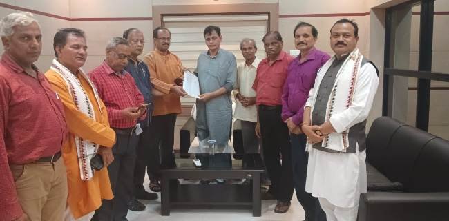 କେନ୍ଦ୍ରଗୃହ ରାଷ୍ଟ୍ରମନ୍ତ୍ରୀଙ୍କୁ ଜିଲା ବରିଷ୍ଠ ନାଗରିକ ସଂଘ ପକ୍ଷରୁ ସର୍କିଟ ହାଉସଠାରେ ସ୍ମାରକପତ୍ର ପ୍ରଦାନ