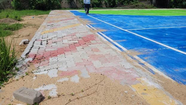 ୫ମାସବି ଗଲାନି, ୫-ଟିରେ ନିର୍ମିତ ବାସ୍କେଟବଲ କୋଟ