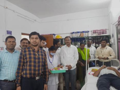 ମୁନିସିପେଣ୍ଠ ଗୋଷ୍ଠୀ ସ୍ୱାସ୍ଥ୍ୟ କେନ୍ଦ୍ର ରେ ରୋଗୀଙ୍କୁ ମିଳିଲା ରନ୍ଧା ଖାଦ୍ୟ
