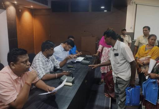 ଛତ୍ରପୁର ରେ ଗଞ୍ଜାମ ଜିଲ୍ଲାପାଳଙ୍କ ଅଭିଯୋଗ ଶୁଣାଣୀ କାର୍ଯ୍ୟକ୍ରମ