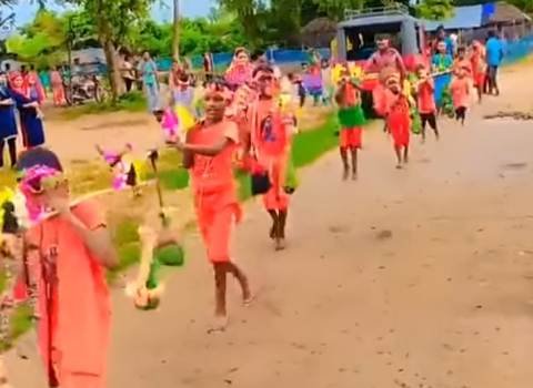 ବୋଲବମ୍ ଧ୍ଵନି ରେ ମୁଖରିତ ରାସ୍ତା ଠୁ ଶୈବପୀଠ