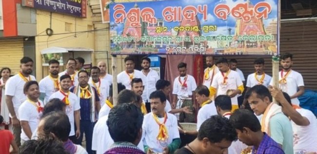 କପାଳେଶ୍ୱର ଗ୍ରାମପଞ୍ଚାୟତ ପକ୍ଷରୁ ନିଶୁଳ୍କ ଖାଦ୍ୟ ବିତରଣ