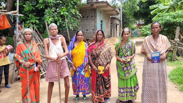 ୧୮ମାସ ଧରି ପାଉଥିଲେ ଭତ୍ତା, ତ୍ରୁଟିପୁର୍ଣ୍ଣ କହି ବନ୍ଦ କଲା ପ୍ରଶାସନ