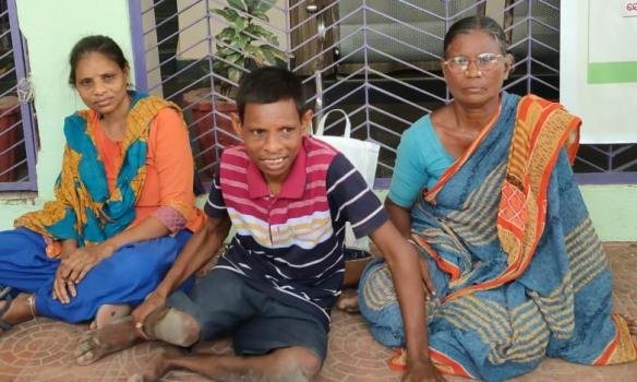 ବିଡିଓଙ୍କ କାର୍ଯ୍ୟାଳୟରେ ଧାରଣା ଦେଲେ ମାଆ