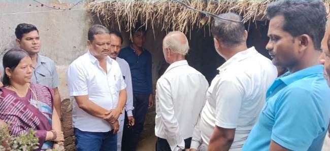 ମୃତକଙ୍କ ପରିବାରକୁ ଭେଟି ସମବେଦନା ଜଣାଇଲେ ବିଧାୟକ ଶ୍ରୀକାନ୍ତ ସାହୁ