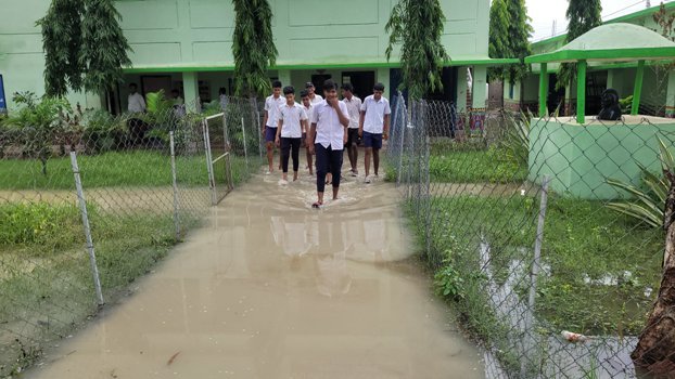 ୫-ଟି ଯୋଜନାରେ ସ୍କୁଲରେ ଲହଡି ମାରୁଛି ବର୍ଷାପାଣି