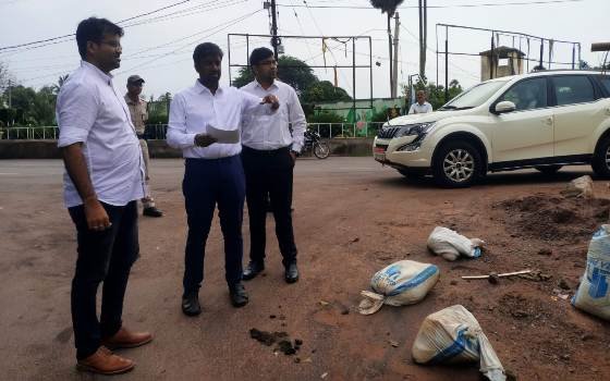 ଛତ୍ରପୁର ଏନଏସି ରେ ଚାଲିଥିବା ବିଭିନ୍ନ ଉନ୍ନୟନ କାର୍ଯ୍ୟ ତଦାରଖ କଲେ ଗଂଜାମ ଜିଲ୍ଲପାଳ