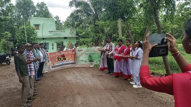 କାର୍ଗିଲ୍ ବିଜୟ ଦିବସରେ ଧରିତ୍ରୀ ପରିବାର ପକ୍ଷରୁ ବିଭିନ୍ନ ସ୍ଥାନରେ ଚାରା ରୋପଣ
