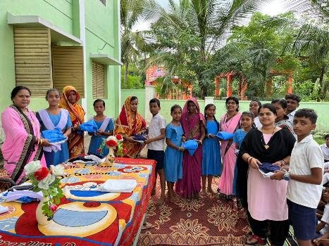 ନରେନ୍ଦ୍ରପୁର ଉଚ୍ଚ ବିଦ୍ୟାଳୟ ରେ ପୋଷାକ ବିତରଣ ଉତ୍ସବ ଅନୁଷ୍ଠିତ