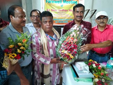 ରେଳବାଇ ମୁଖ୍ୟ ଫାର୍ମାସିଷ୍ଟ ଗୌରସାଧନ ମିଶ୍ରଙ୍କୁ ଅବସରକାଳୀନ ସମ୍ବର୍ଦ୍ଧନା