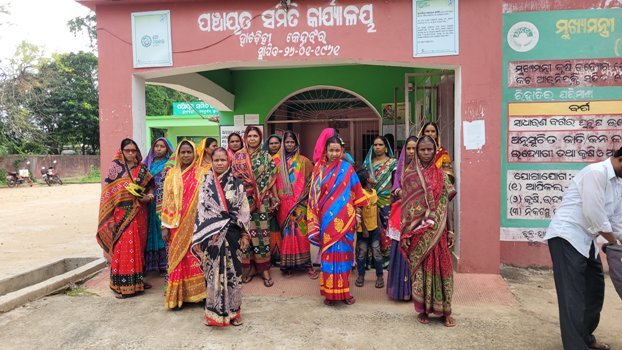 ଆବାସ ଯୋଜନାରୁ ବଞ୍ଚିତ ପାଇଁ ବ୍ଲକ ଘେରିଲେ ମହିଳା