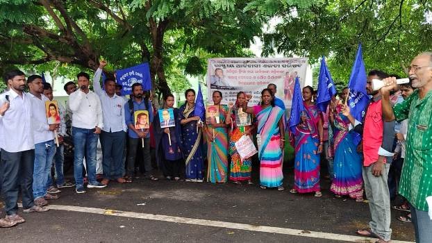 ମଣିପୁର ହିଂସାକୁ ବିରୋଧ କରି ଜିଲ୍ଲାପାଳଙ୍କ କାର୍ଯ୍ୟାଳୟ ସମ୍ମୁଖରେ ପ୍ରତିବାଦ