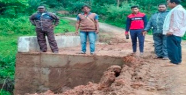 ଲଗାଣ ବର୍ଷାରେ କସପଙ୍କା ପୋଲ ଧୋଇଗଲା