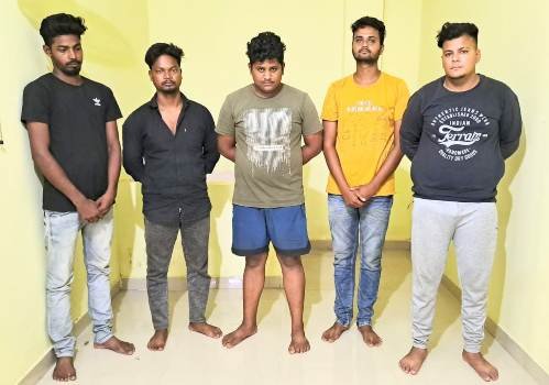 ମାରଣାସ୍ତ୍ର ଦେଖାଇ ଆତଙ୍କ ସୃଷ୍ଟି କରୁଥିବା ୫ ଯୁବକ ଗିରଫ