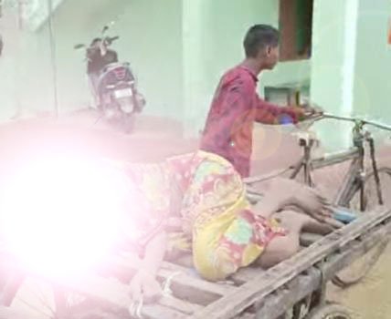 ଭଙ୍ଗା ପଟ୍ଟା ରିକ୍ସାରେ ବୁହାହେଲେ ବୃଦ୍ଧା