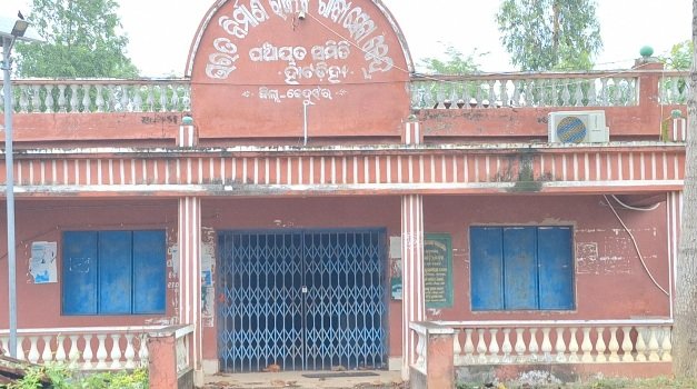 ୧୧ଟା ପର୍ଯ୍ୟନ୍ତ ବ୍ଲକ କାର୍ଯ୍ୟାଳୟରେ ତାଲା ଖୋଲୁନି, ସାଧାରଣ ଲୋକେ ହିନସ୍ଥା