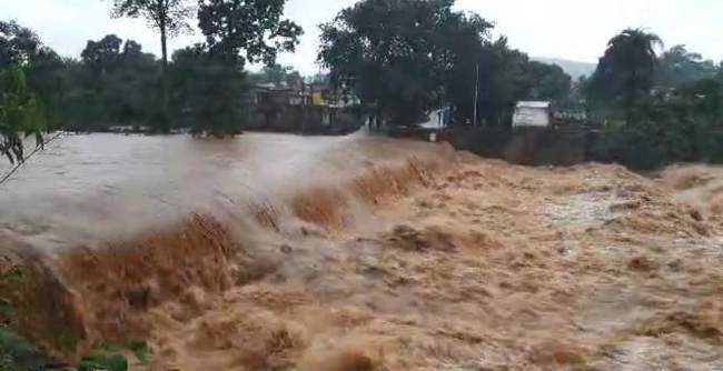 କନ୍ଧମାଳ ରେ ପ୍ରବଳ ବର୍ଷା ଯୋଗାଯୋଗ ବିଛିନ୍ନ