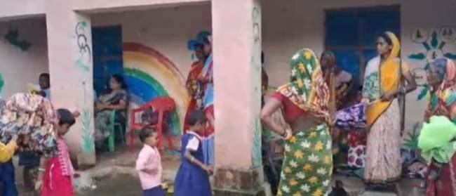 ଅଙ୍ଗନବାଡି କେନ୍ଦ୍ରରେ ତାଲା ପକାଇଲେ ଗ୍ରାମବାସୀ