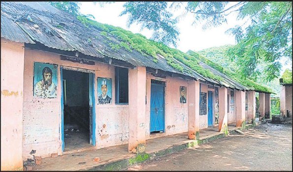 ଅବ୍ୟବସ୍ଥା ଘେରରେ ସିମନବାଡ଼ି ସରକାରୀ ଉଚ୍ଚ ପ୍ରାଥମିକ ବିଦ୍ୟାଳୟ