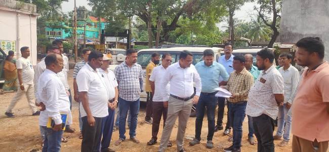 ପ୍ରକଳ୍ପ କାର୍ଯ୍ୟ ତଦାରଖ କଲେ ଜିଲାପାଳ