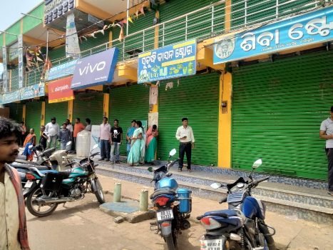 ଭୟ କରି ଲୁଟିନେଲେ ଅଳଙ୍କାର ଭର୍ତ୍ତି ବ୍ୟାଗ୍