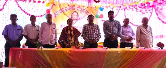 ବରେଶ୍ୱର ପ୍ରାଥମିକ ବିଦ୍ୟାଳୟର ପ୍ରଧାନଶିକ୍ଷୟତ୍ରୀଙ୍କୁ ବିଦାୟ ସମ୍ବର୍ଦ୍ଧନା