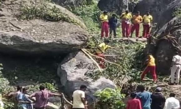 ପଥର ବ୍ଳାଷ୍ଟିଙ୍ଗ ବେଳେ ପଥର ତଳେ ଚାପି ହୋଇ ମାମୁଁ - ଭଣଜା ମୃତ