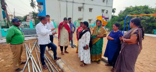 ଏନଏସି ବୁଲି ସ୍ଥିତି ପରଖିବା ସହ ସ୍ୱୟଂ ସହାୟିକା ଗୋଷ୍ଠୀ ମହିଳାଙ୍କ ସହ ଆଲୋଚନା