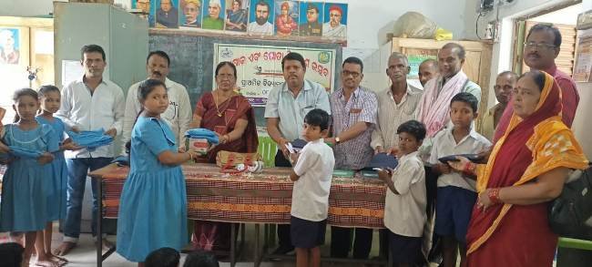 ଭୋଗଡା ବିଦ୍ୟାଳୟରେ ପୋଷାକ ବଣ୍ଟନ ମେଳା