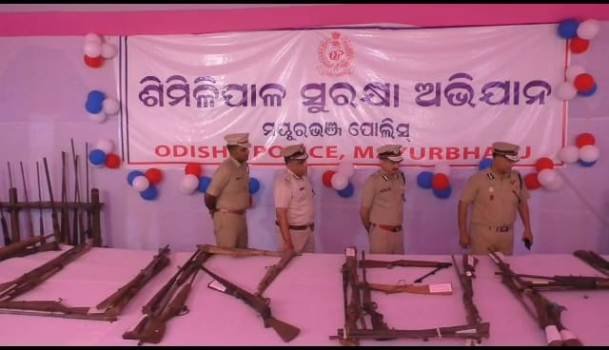 ଜିଲ୍ଲା ଗସ୍ତରେ ପୋଲିସ ଡିଜି ଶିମିଳିପାଳ ସୁରକ୍ଷା ନେଇ କଲେ ସମୀକ୍ଷା