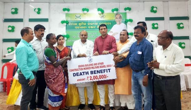 ଜୁନାଗଡଠାରେ ନିର୍ମାଣ ଶ୍ରମିକ କଲ୍ୟାଣ ଯୋଜନା ସହାୟତା ବଣ୍ଟନ ଶିବିର