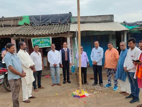 ପୁର ଠାରୁ ପଲ୍ଲୀ ଉଡ଼ିଲା ତ୍ରିରଙ୍ଗା