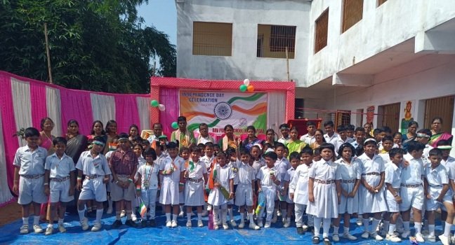 ଡିଏଭି ସ୍କୁଲ ପକ୍ଷରୁ ସ୍ୱାଧୀନତା ଦିବସ ପାଳନ