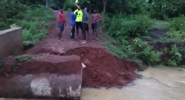 ୮ଲକ୍ଷ ଟଙ୍କାରେ ନିର୍ମାଣ ରାସ୍ତାର ପୋଲ ଧୋଇଗଲା