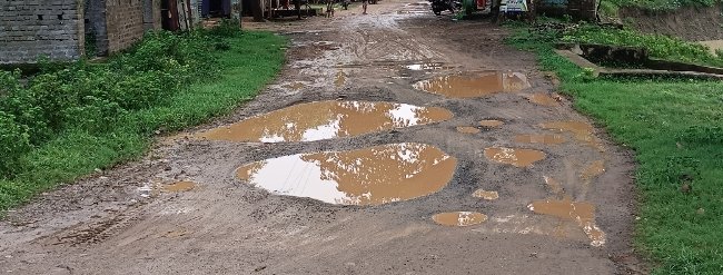 ଇଶଳା-ଇଞ୍ଚୋଳ ରାସ୍ତା ପାଲଟିଛି ମରଣଯନ୍ତା