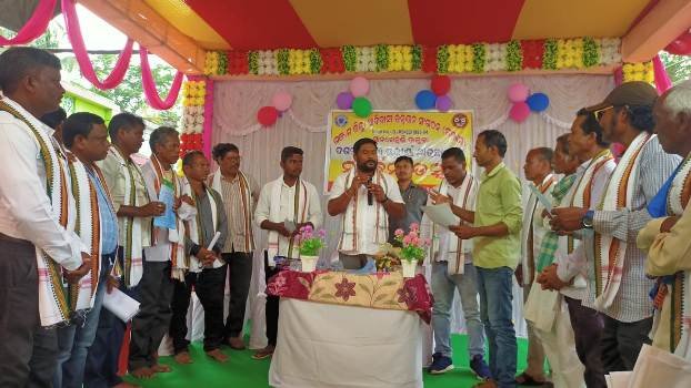 ଆଦିବାସୀ କୁଇ ସମାଜ( କନ୍ଧ) କୃତୀ ମାଟ୍ରିକ ଶିକ୍ଷାର୍ଥୀଙ୍କୁ ସମ୍ବର୍ଦ୍ଧିତ କଲେ ବିଧାୟକ
