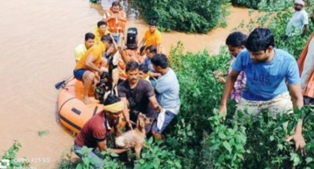 ଯୁବକଙ୍କୁ ଉଦ୍ଧାର କଲା ଅଗ୍ନିଶମ ବିଭାଗ