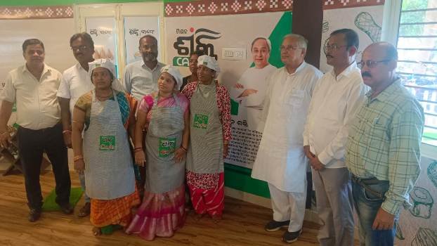 ମିଶନ ଶକ୍ତି କାଫେକୁ ବୁଲି ଦେଖିଲେ ବ୍ରହ୍ମପୁର ସାଂସଦ ଓ ଛତ୍ରପୁର ବିଧାୟକ