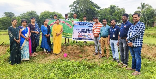 ବିଦ୍ୟାଳୟ ପରିସରରେ ସ୍ପନ୍ଦନା ଫାଉଣ୍ଡେସନର ବୃକ୍ଷରୋପଣ