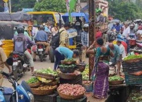 ପୋଲିସ ଓ ପୌର ପରିଷଦର ଆନ୍ତରିକତା ଅଭାବ ଯୋଗୁଁ ଟ୍ରାଫିକ୍ ସମସ୍ୟା ବଢୁଛି