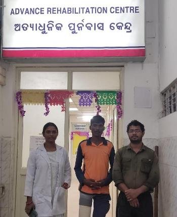 କୁତ୍ରିମ ଅଙ୍ଗ ପ୍ରତ୍ୟାରୋପଣ ସହ ସରକାରୀ ସହାୟତା ପାଇ ଖୁସିରେ ଦିନ କାଟୁଛନ୍ତି ବିନୋଦ ଗମାଙ୍ଗ